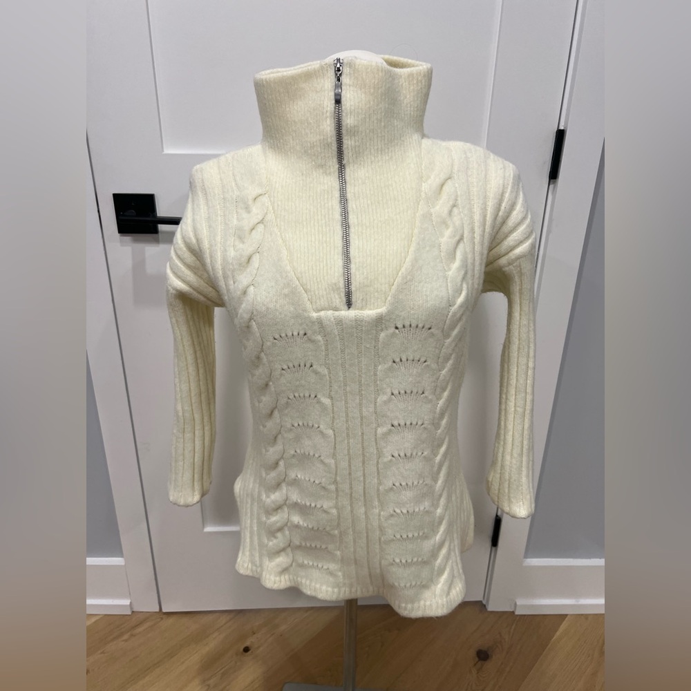 Denver Hayes Cream Cowl Neck Sweater size small